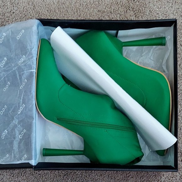 BROOKS POINTED TOE SCULPTURED ROUND HEEL ANKLE SOCK BOOT IN GREEN LYCRA - Picture 7 of 7